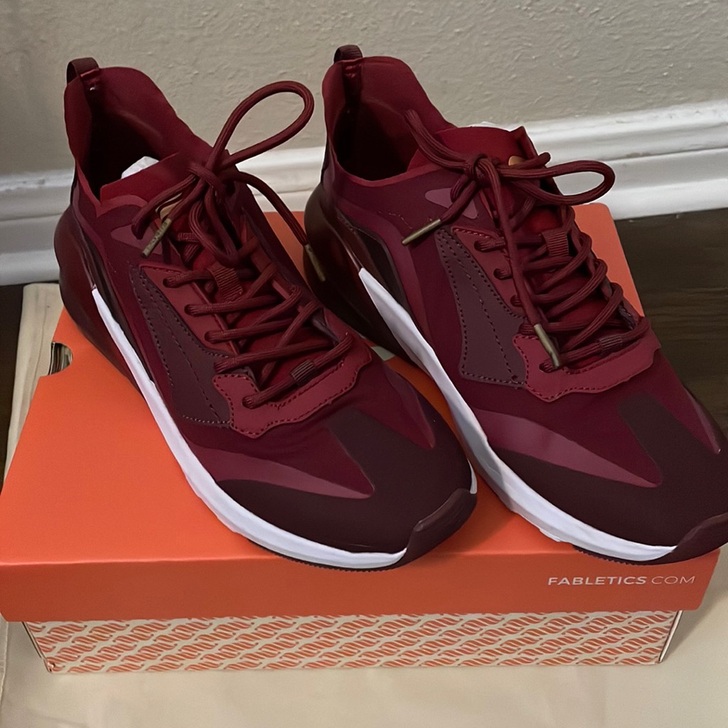 Fabletics Echo Performance Sneaker. Size 8.5